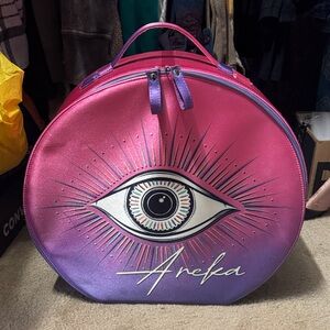 Pink and Purple Eye Design Women's Bag
Areka travel hat box
Make an offer!